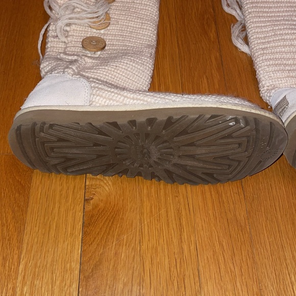 RARE Vintage UGG Cardy Fringe Cream Boots with Buttons - Picture 4 of 8